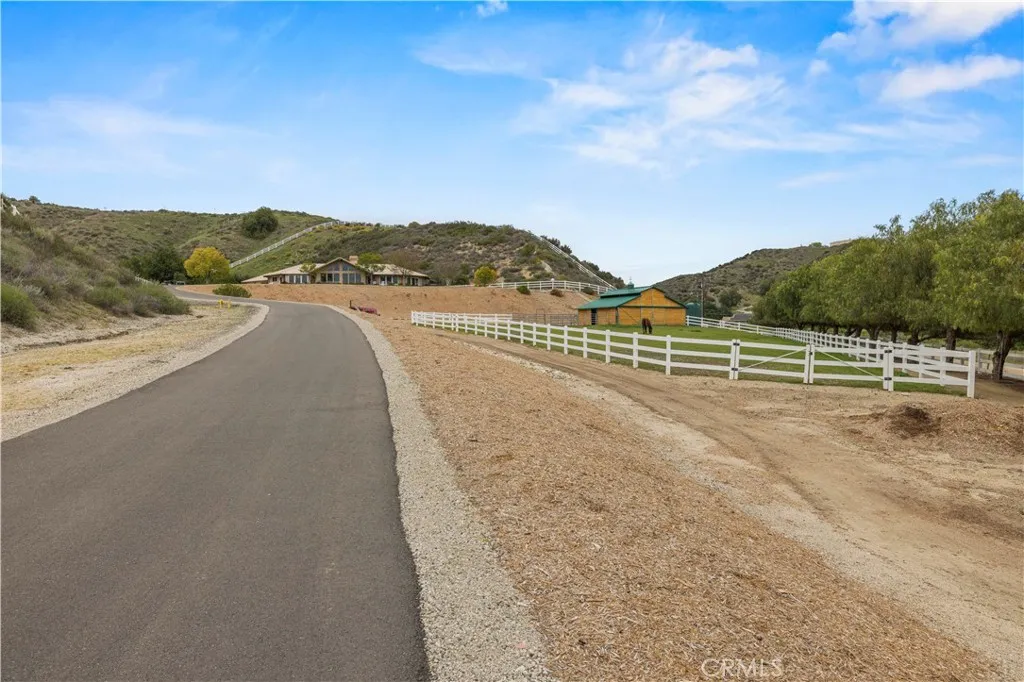 31233 Romero Canyon Road, Castaic, California 91384 home-pic-12