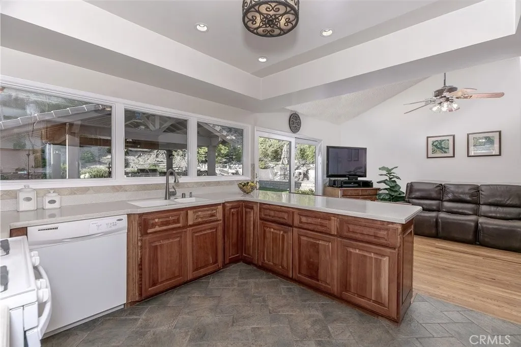 3033 Hopeton Road, La Crescenta, California 91214 home-pic-16