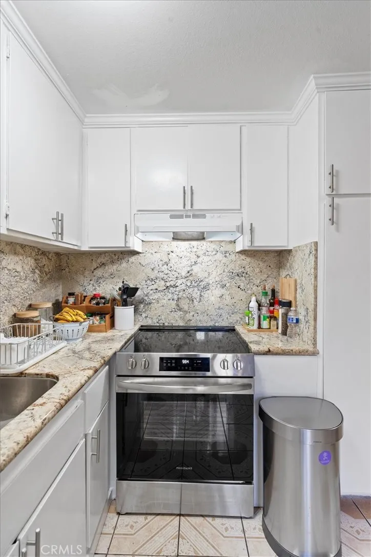 7301 Lennox Avenue E08, Van Nuys, California 91405 home-pic-5