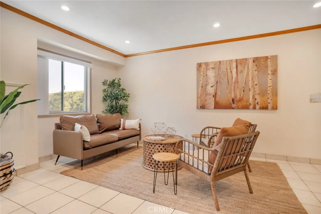 2700 Cahuenga Boulevard E 3209, Los Angeles, California 90068 home-pic-6