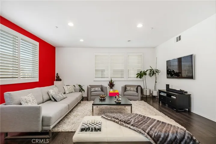 13029 Central Avenue 204, Hawthorne, California 90250
