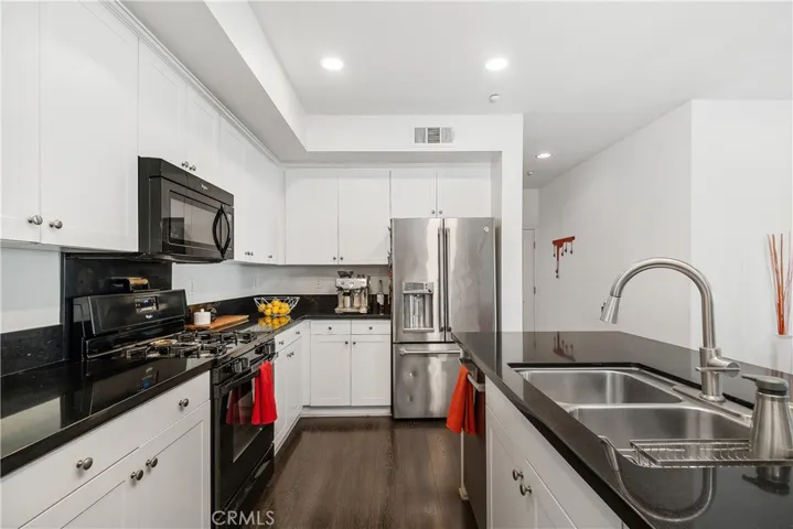 13029 Central Avenue 204, Hawthorne, California 90250