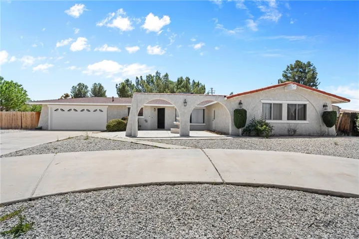 19165 Chole Road, Apple Valley, California 92307
