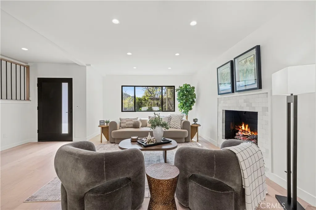 3036 Dona Susana Drive, Studio City, California 91604 home-pic-12