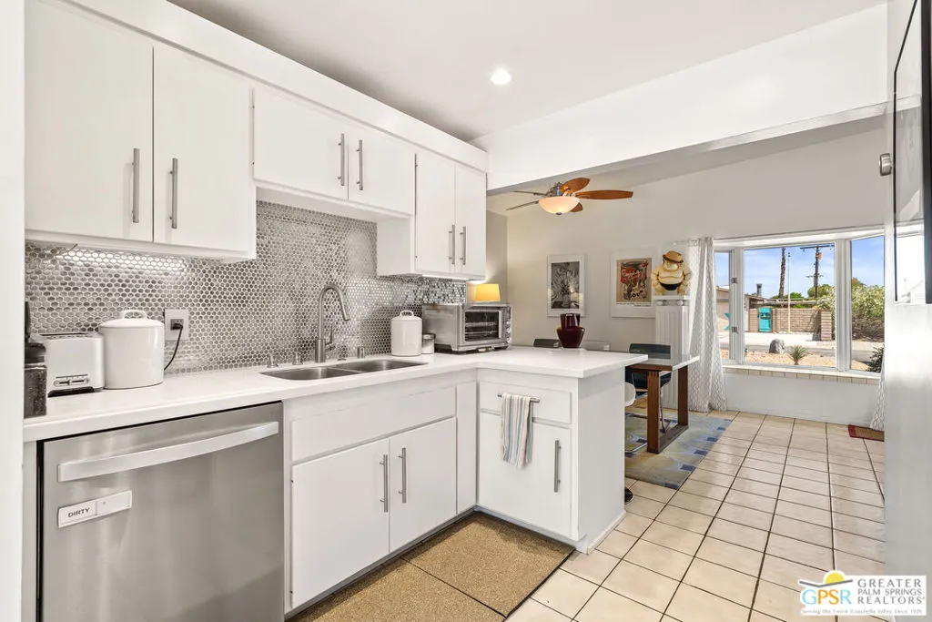 2207 N Viminal Road, Palm Springs, California 92262 home-pic-19