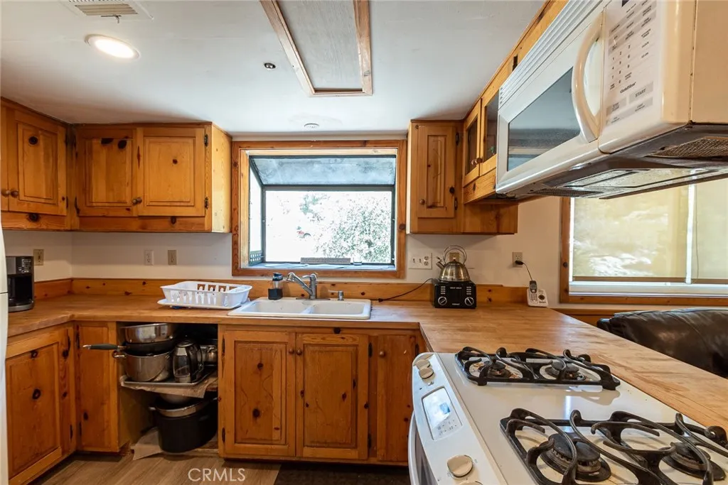 41505 Alder Drive, Forest Falls, California 92339 home-pic-11