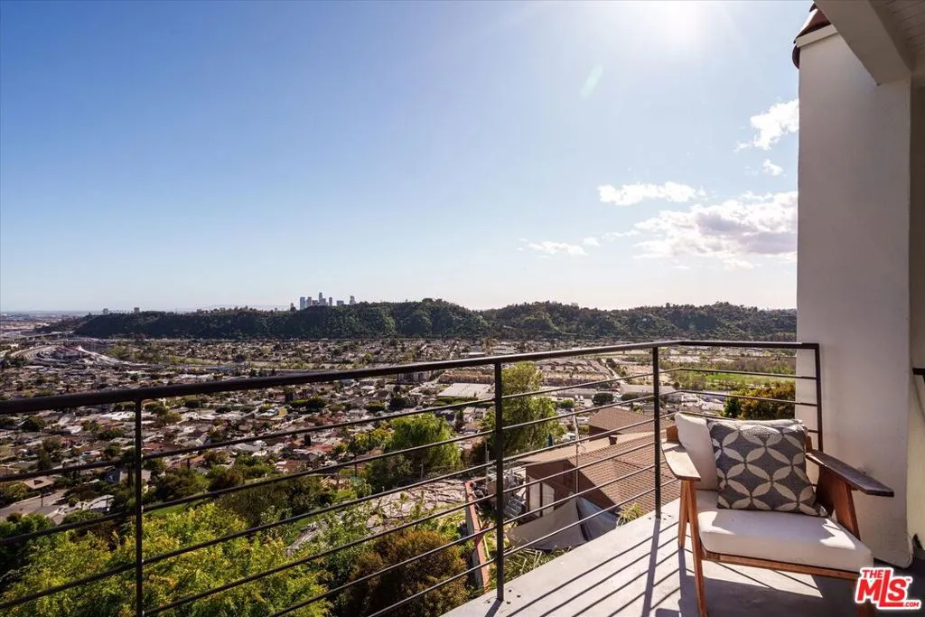 1426 Killarney Avenue, Los Angeles, California 90065 home-pic-11