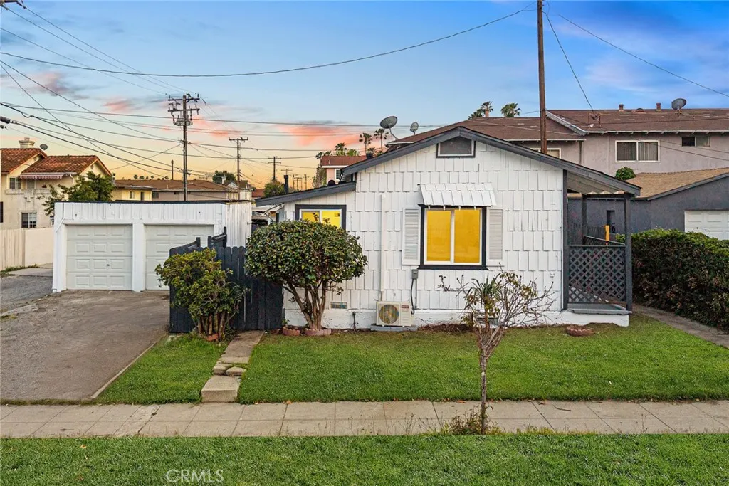 1412 Larch Street, Alhambra, California 91801, 2 Bedrooms Bedrooms, ,1 BathroomBathrooms,Residential,For Sale,Larch,CV25091147