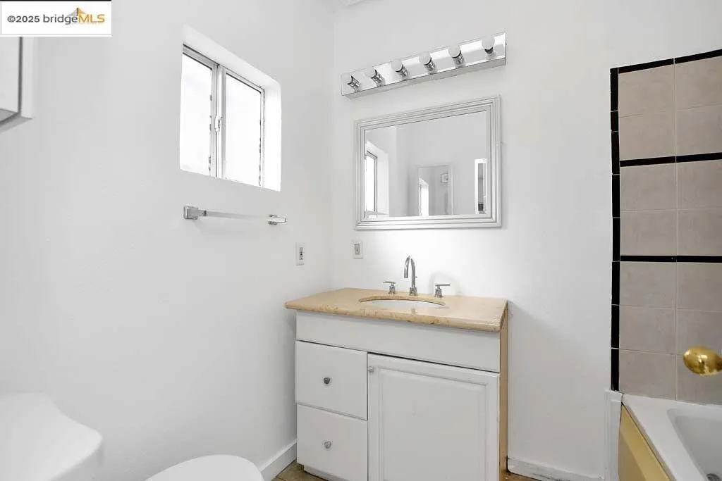 5540 E 17th St, Oakland, California 94621 home-pic-11