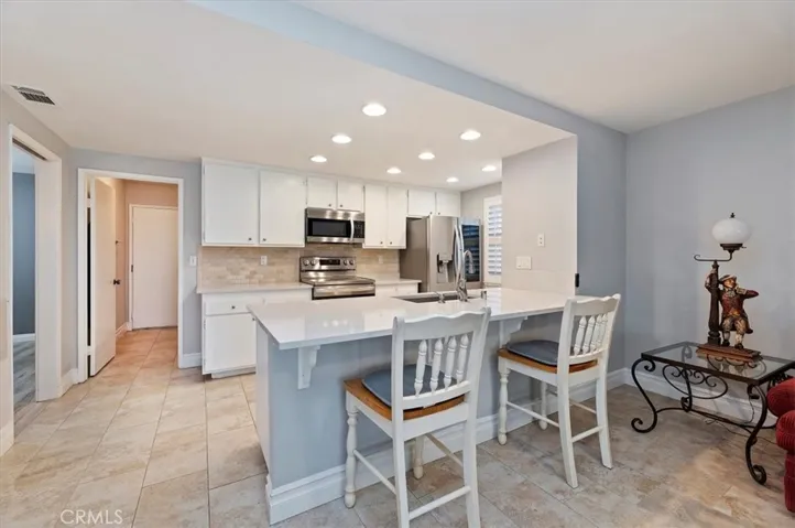 Kitchen/Breakfast Bar