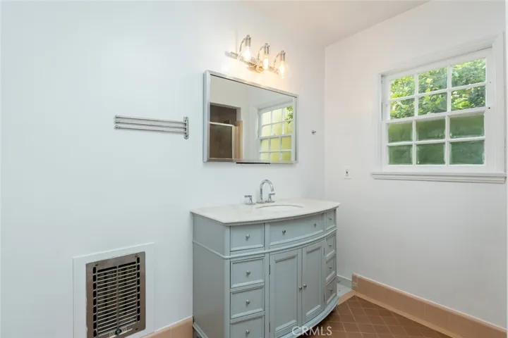 1103 Graynold, Glendale, California 91202