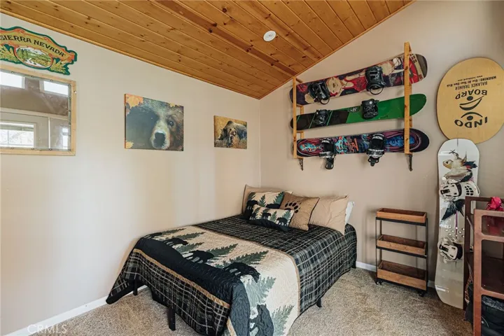 879 Orange Avenue, Sugarloaf, California 92386