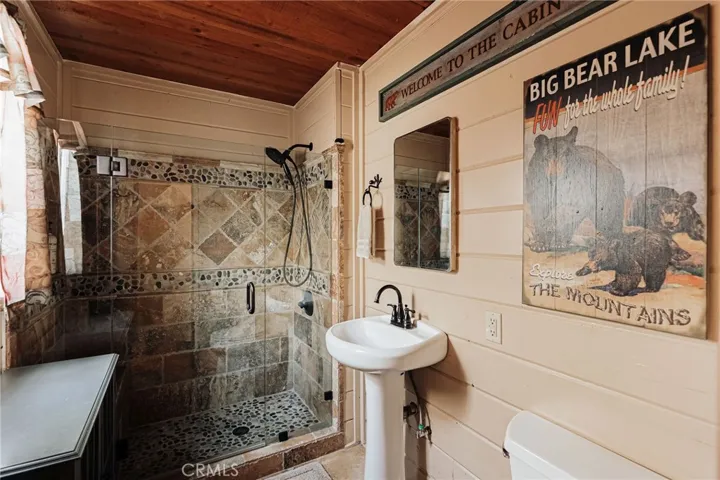 879 Orange Avenue, Sugarloaf, California 92386