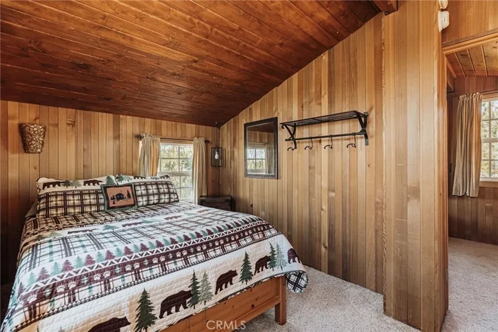 879 Orange Avenue, Sugarloaf, California 92386