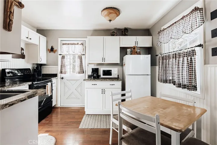 879 Orange Avenue, Sugarloaf, California 92386