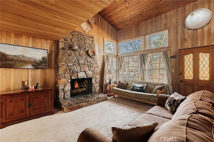 879 Orange Avenue, Sugarloaf, California 92386