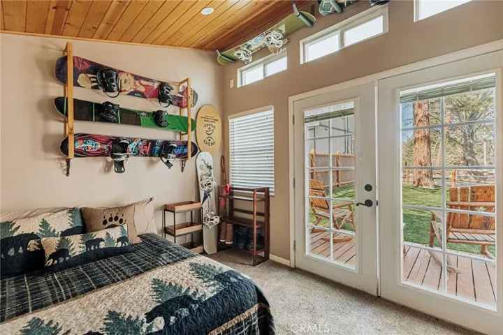 879 Orange Avenue, Sugarloaf, California 92386