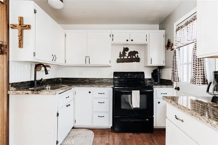 879 Orange Avenue, Sugarloaf, California 92386
