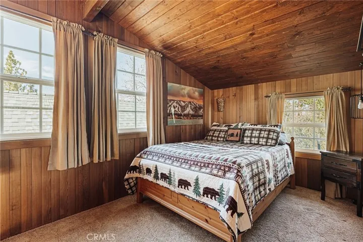879 Orange Avenue, Sugarloaf, California 92386