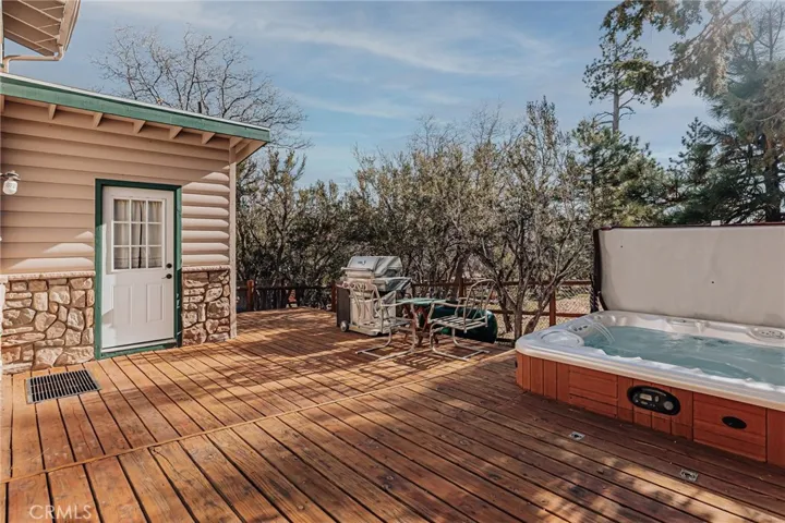 879 Orange Avenue, Sugarloaf, California 92386