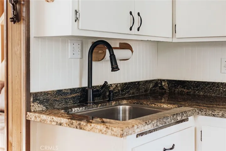 879 Orange Avenue, Sugarloaf, California 92386
