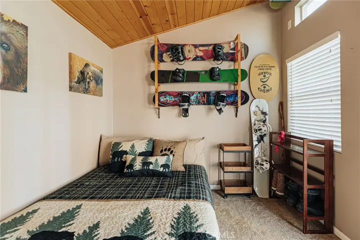 879 Orange Avenue, Sugarloaf, California 92386