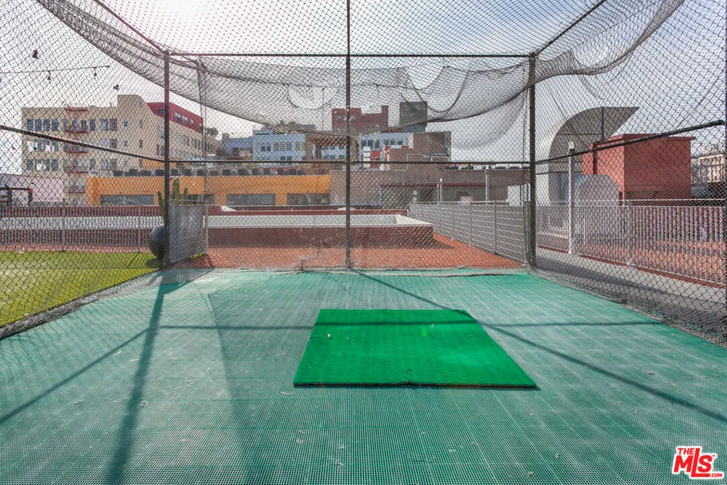 746 S Los Angeles Street 304, Los Angeles, California 90014 home-pic-17