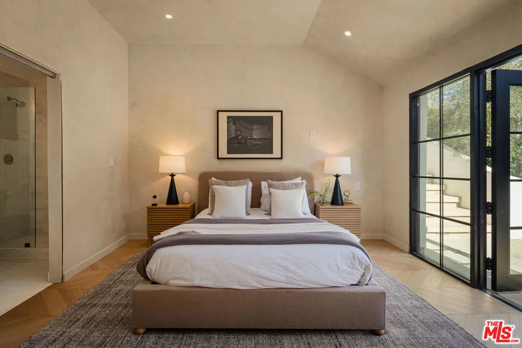 8353 Sunset View Drive, Los Angeles, California 90069 home-pic-13