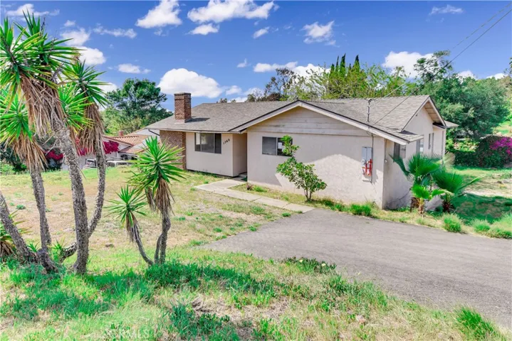 1360 E Fallbrook Street, Fallbrook, California 92028
