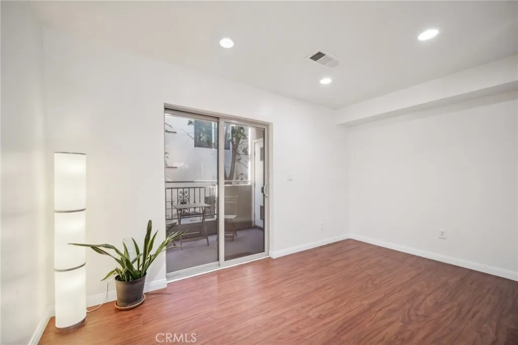 14618 Gilmore Street 8, Van Nuys, California 91411 home-pic-12