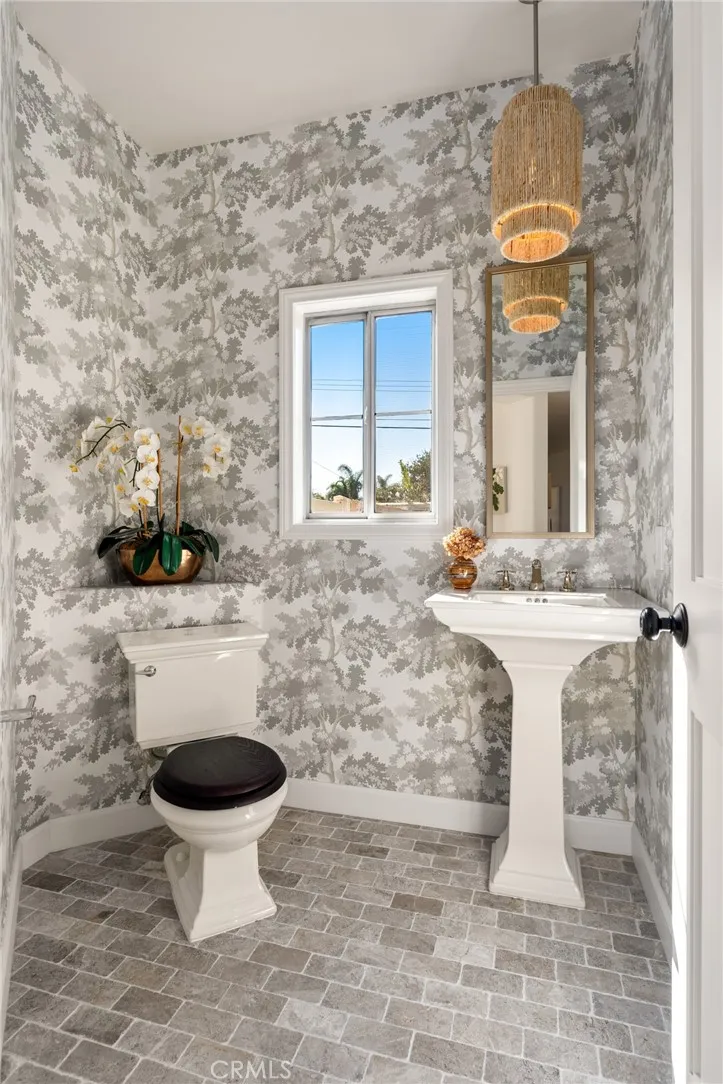 2281 La Playa Drive S, Costa Mesa, California 92627 home-pic-12