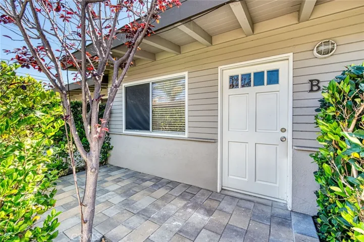 313 E 17th Street, Costa Mesa, California 92627
