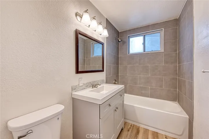 313 E 17th Street, Costa Mesa, California 92627