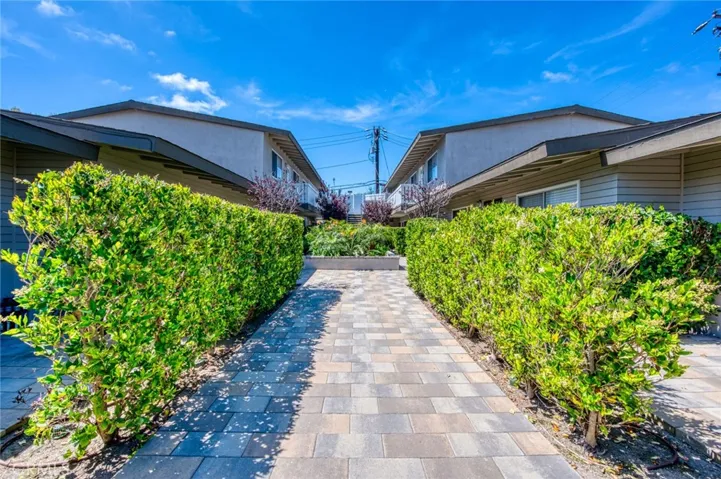 313 E 17th Street, Costa Mesa, California 92627