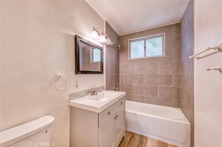 313 E 17th Street, Costa Mesa, California 92627