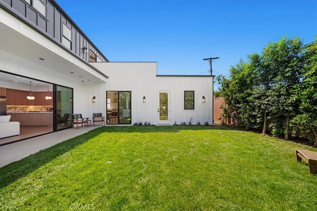 5945 Hesperia Avenue, Encino, California 91316 home-pic-24