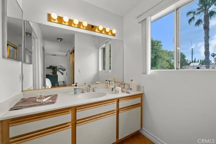 4437 Avocado Street 107, Los Angeles, California 90027