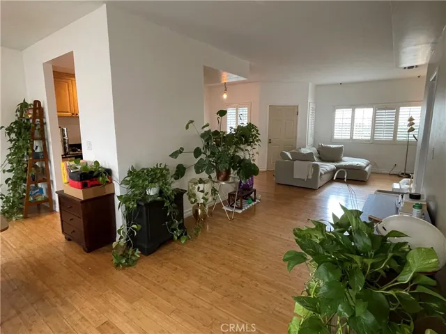 4437 Avocado Street 107, Los Angeles, California 90027