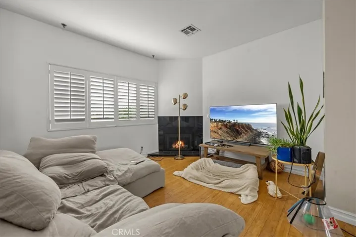 4437 Avocado Street 107, Los Angeles, California 90027