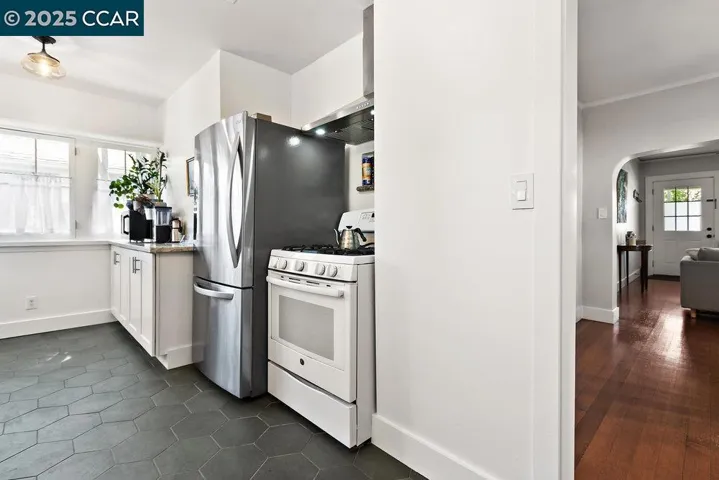 5801 Broadway, Sacramento, California 95802-1803