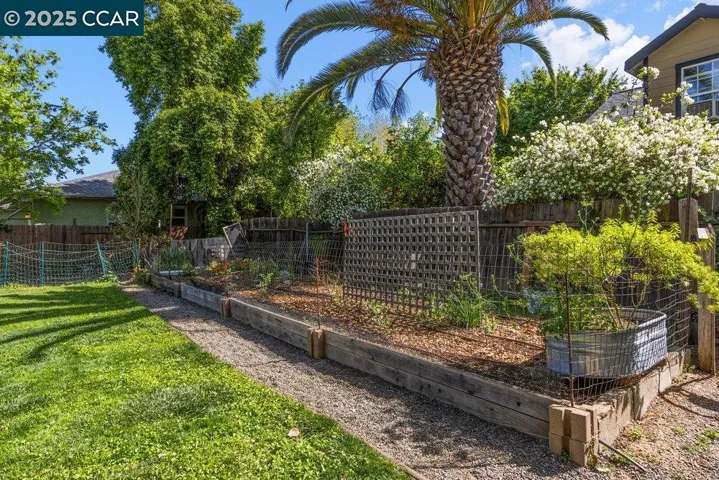 5801 Broadway, Sacramento, California 95802-1803