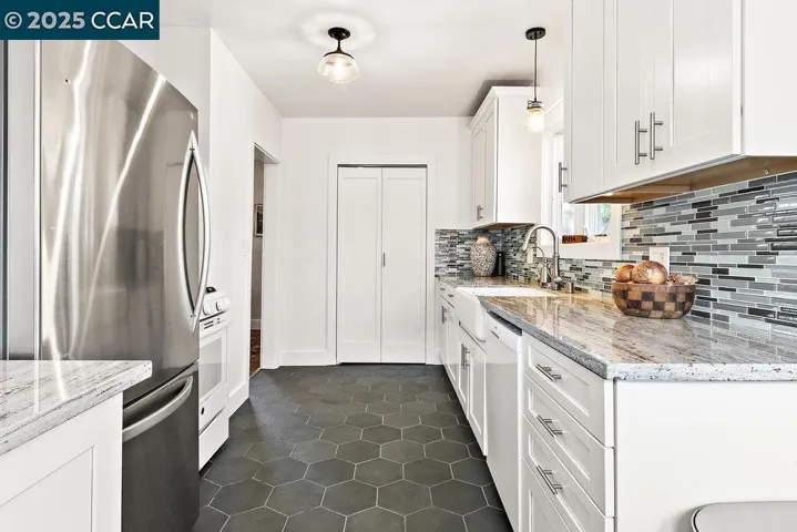 5801 Broadway, Sacramento, California 95802-1803