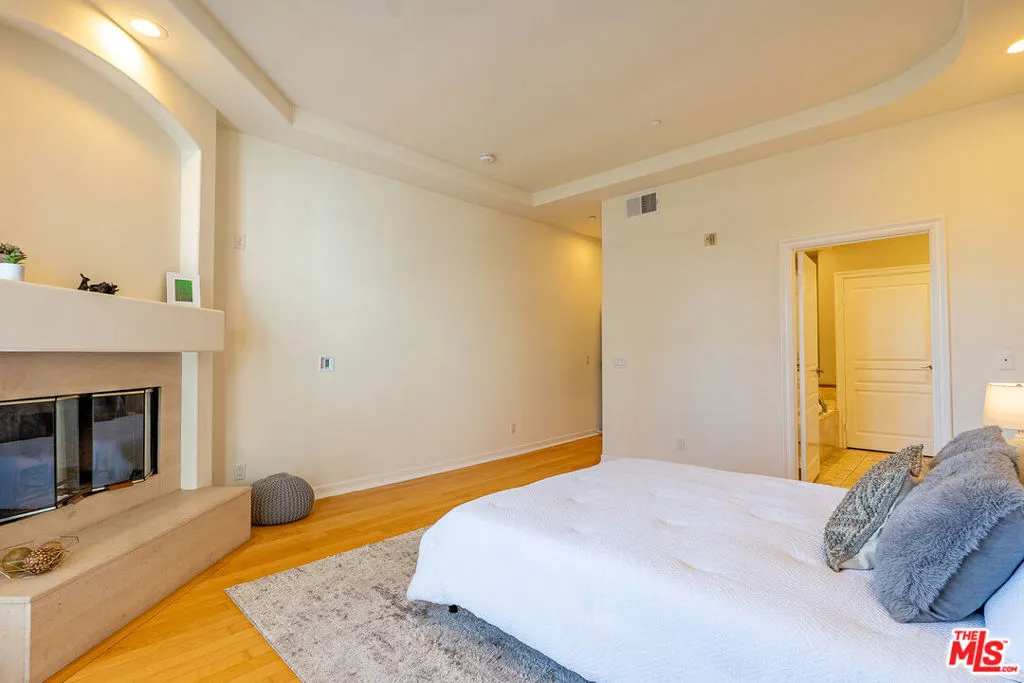 11680 Montana Avenue 107, Los Angeles, California 90049 home-pic-15