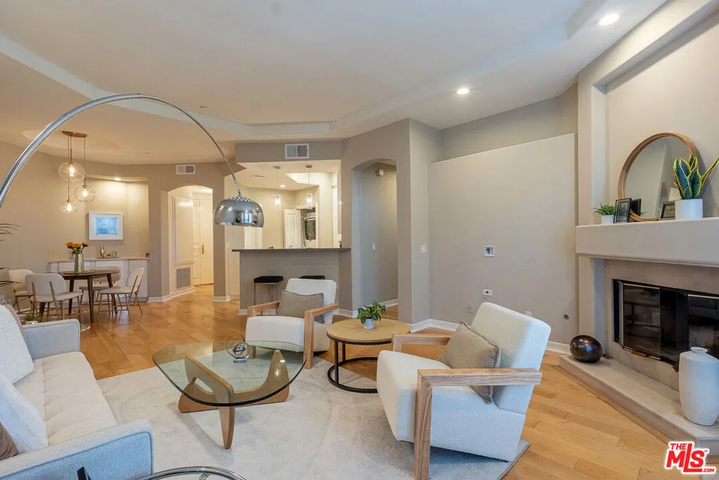 11680 Montana Avenue 107, Los Angeles, California 90049 home-pic-2