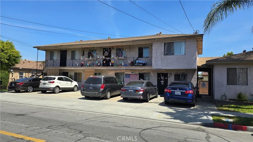 Fully occupied 7-unit multifamily property with on-site parking