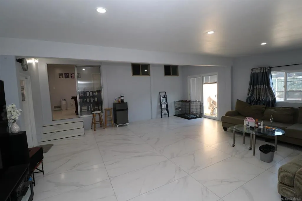 7273 Arillo St, San Diego, California 92111 home-pic-14