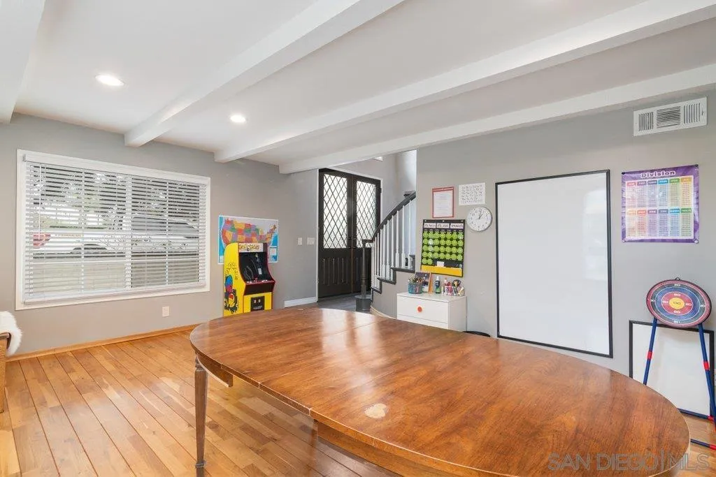 1695 N Palm Ave, Upland, California 91784 home-pic-7