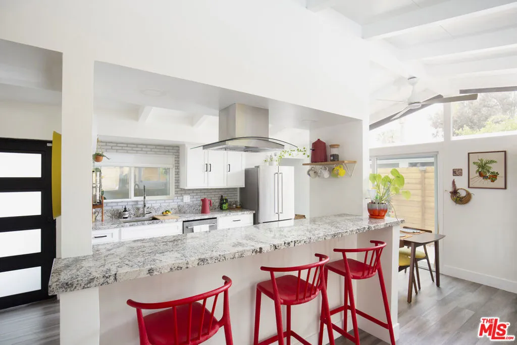 6504 Rhea Avenue, Reseda, California 91335 home-pic-5