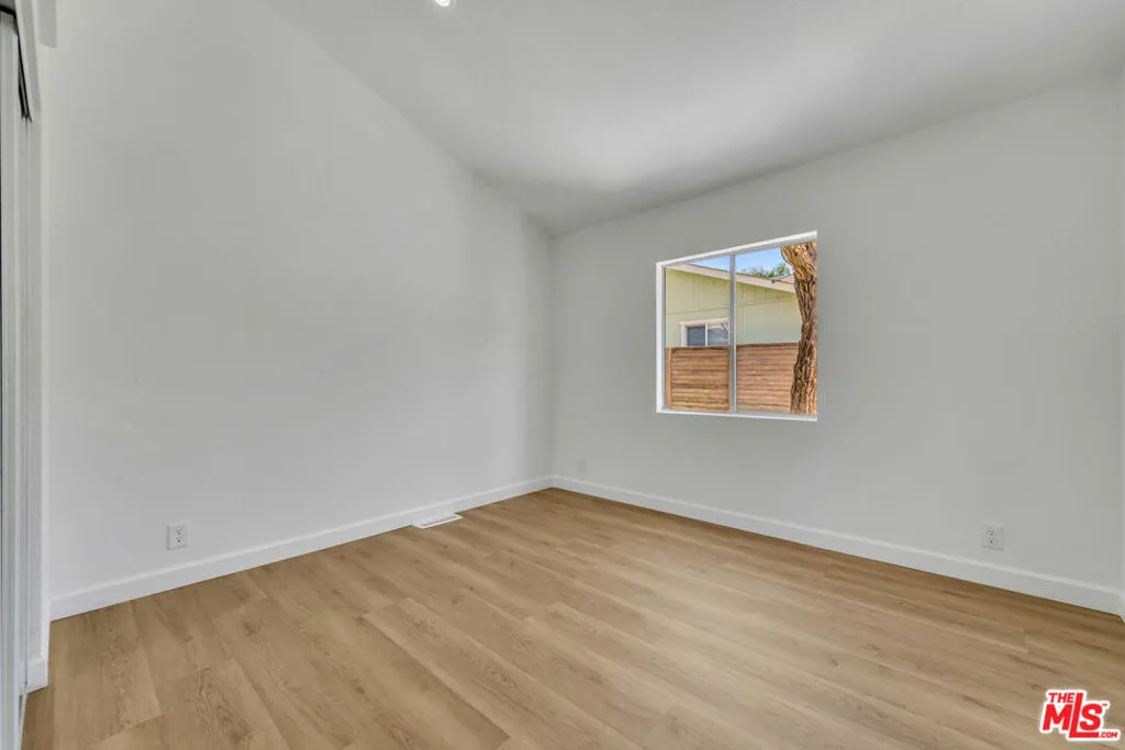 20071 Edgewater Drive, Canyon Country, California 91351 home-pic-14