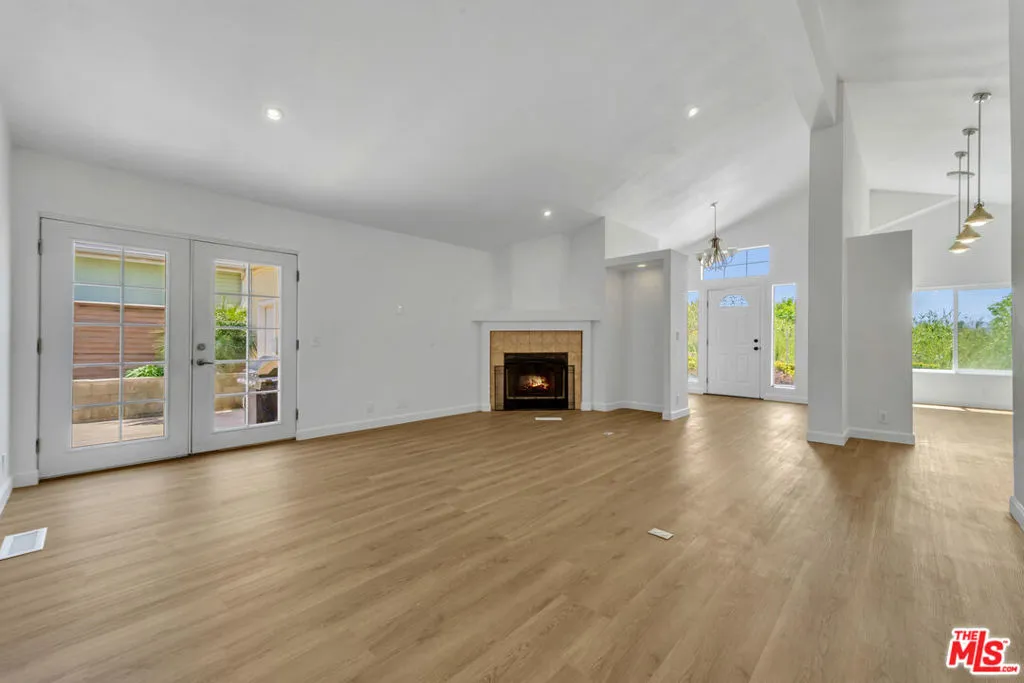 20071 Edgewater Drive, Canyon Country, California 91351 home-pic-11